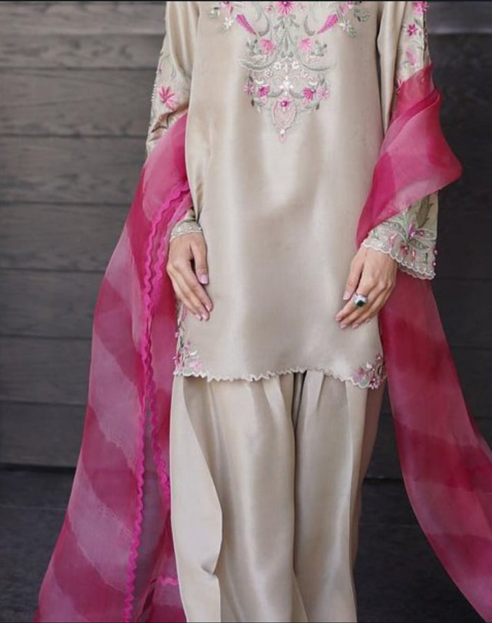 Mehrunisa Lahriya Suit Set