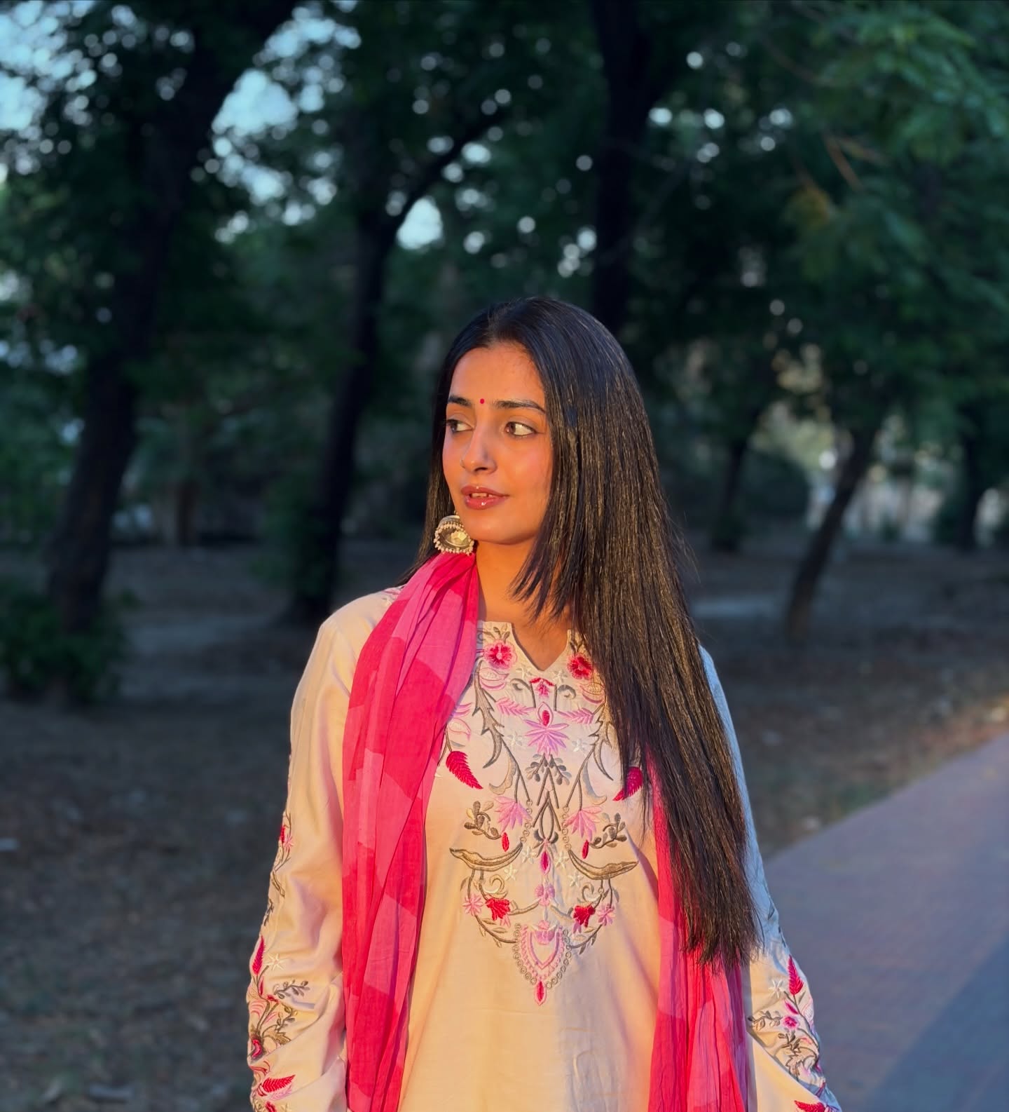 Mehrunisa Lahriya Suit Set