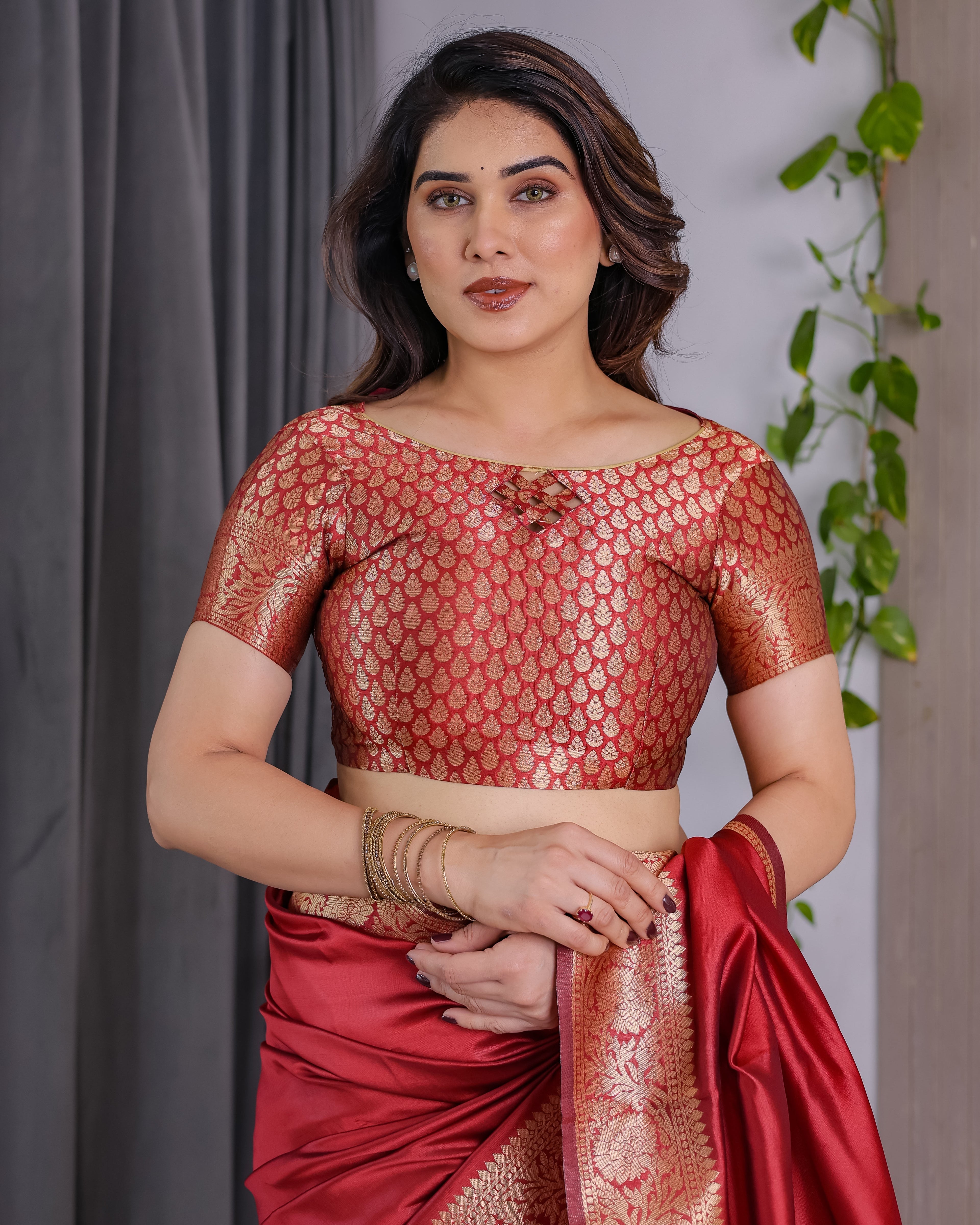 Rust Red Pure Kanjivaram Silk Saree with Intricate Floral Golden Zari Border & Blouse – 5.5m Saree + 0.8m Blouse Piece