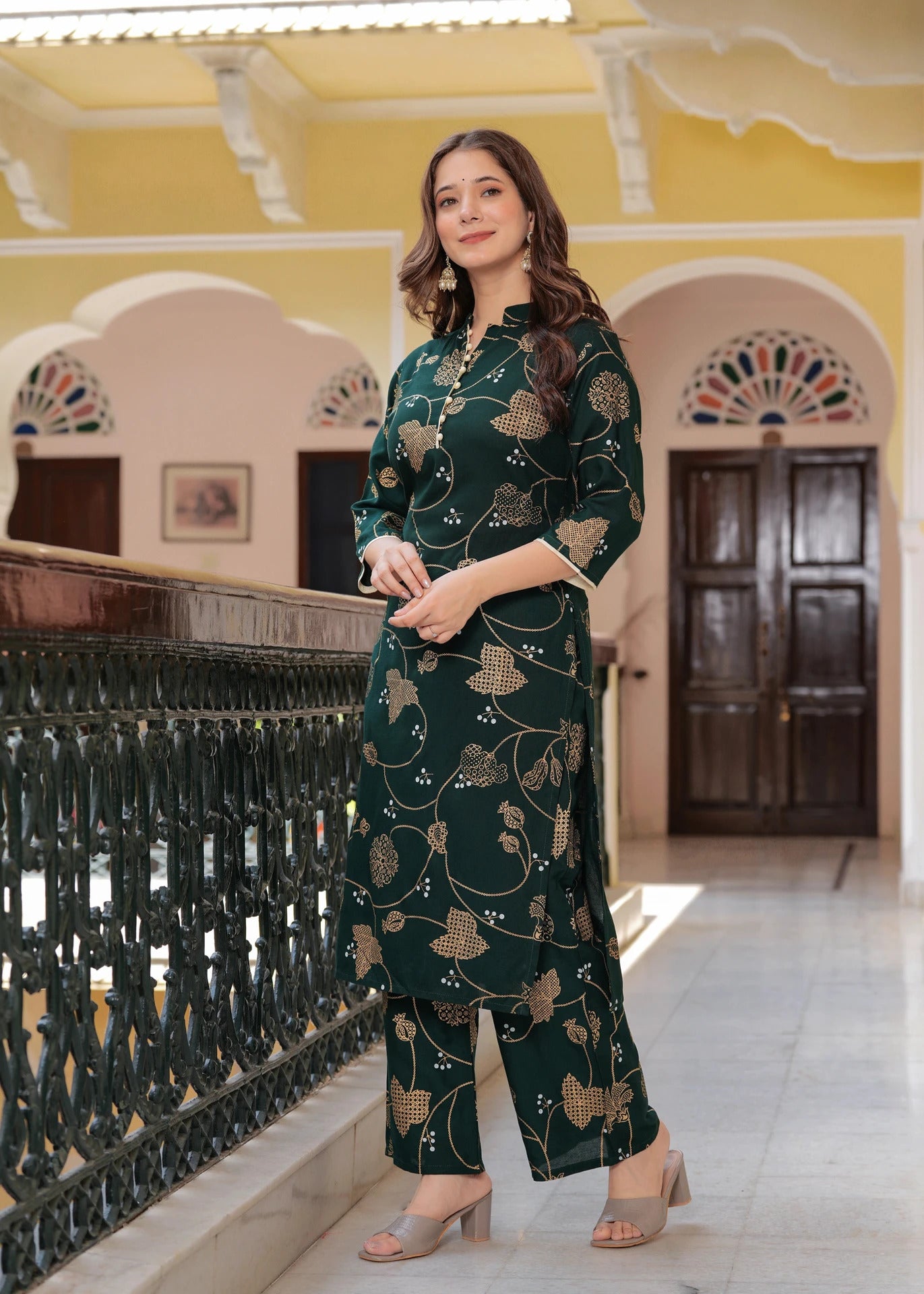 Isha Kart Women Viscose Rayon Kurta Palazzo Set