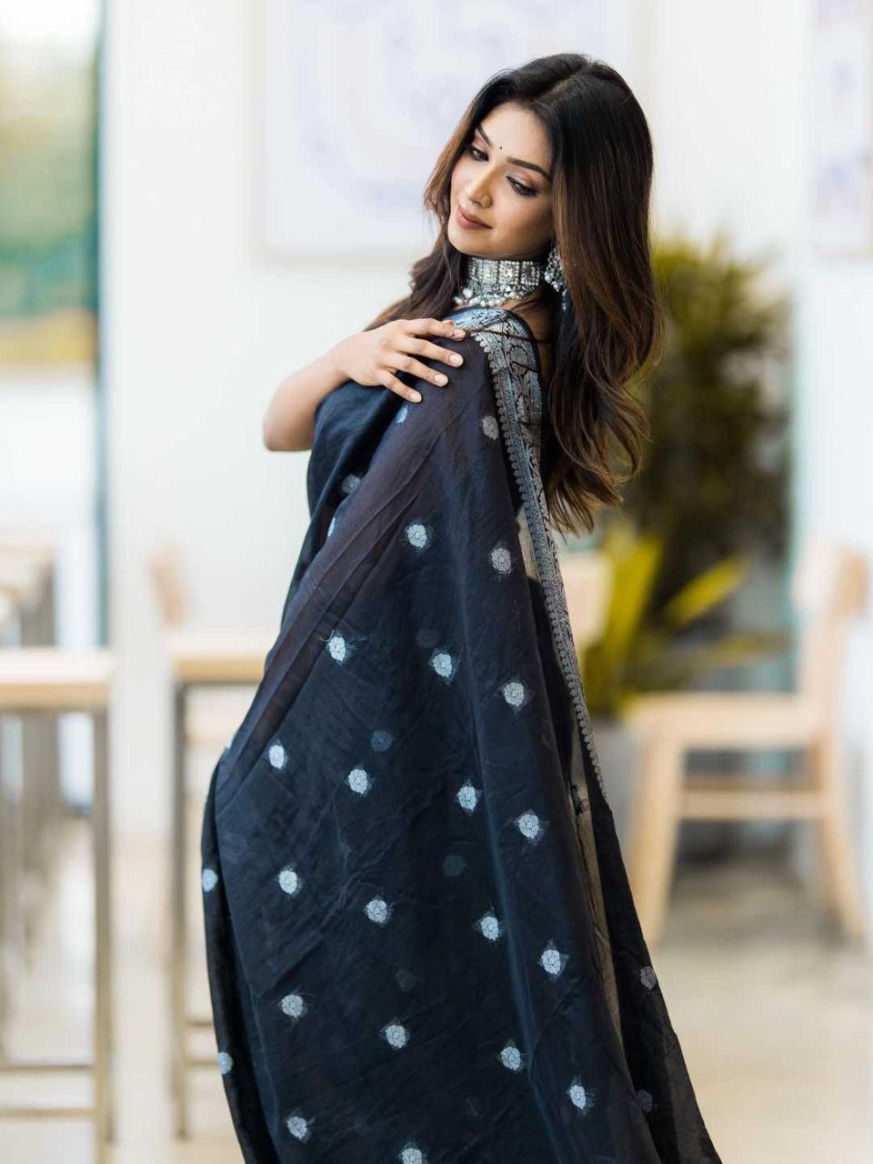 Noir Riwaayat – Timeless Black Banarasi Saree