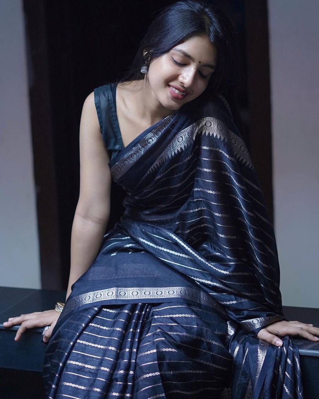 Kaala Riwaayat – Luxurious Wedding Banarasi Silk Saree